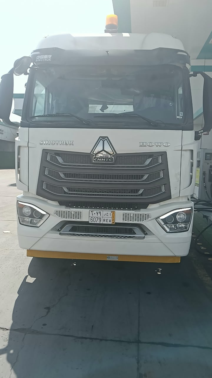 CNHTC truck, plate 6079 REA