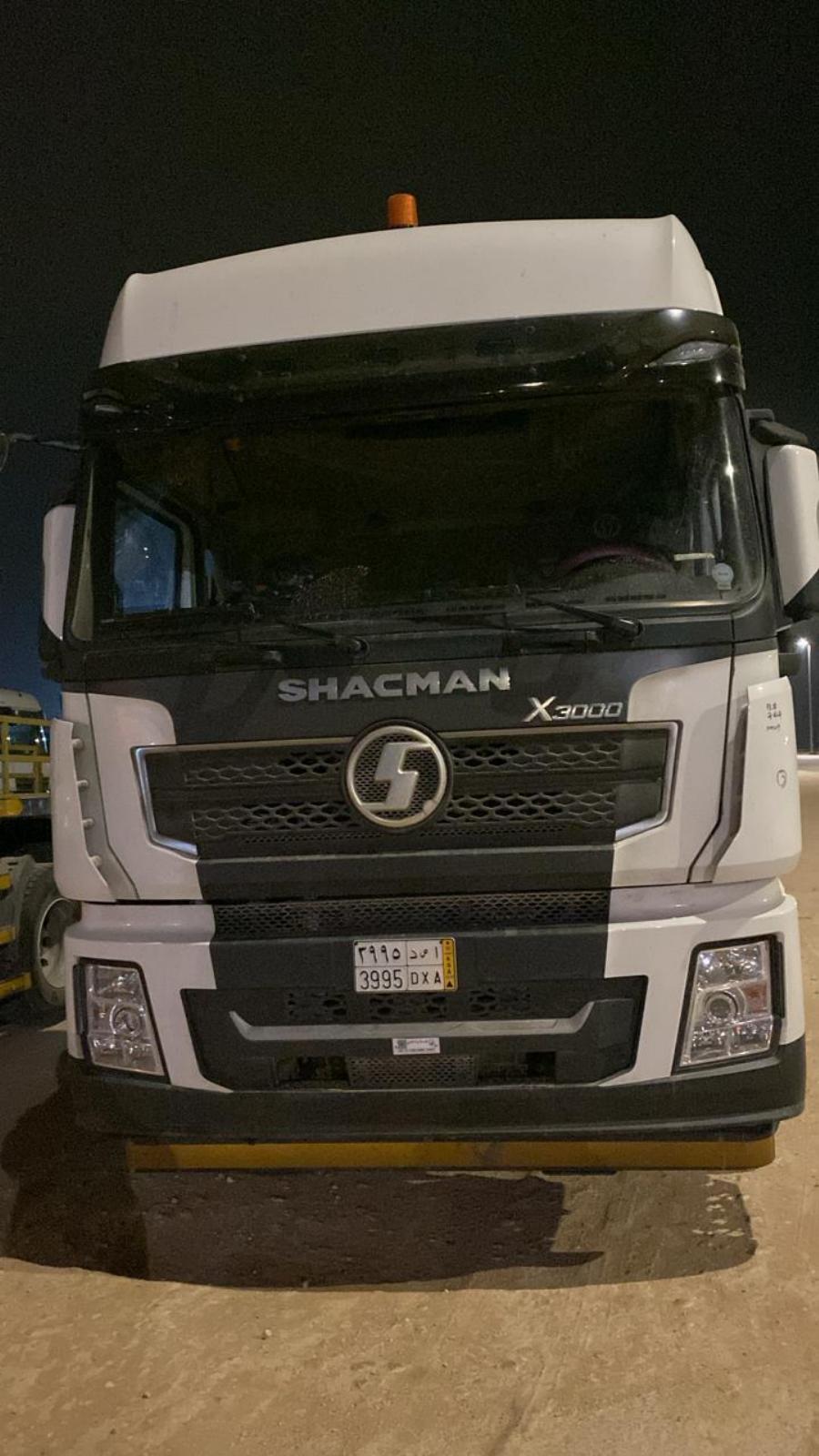Shacman truck, plate 3995 DXA