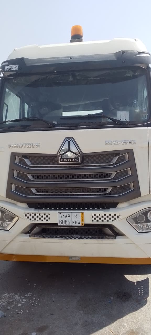 CNHTC truck, plate 6085 REA
