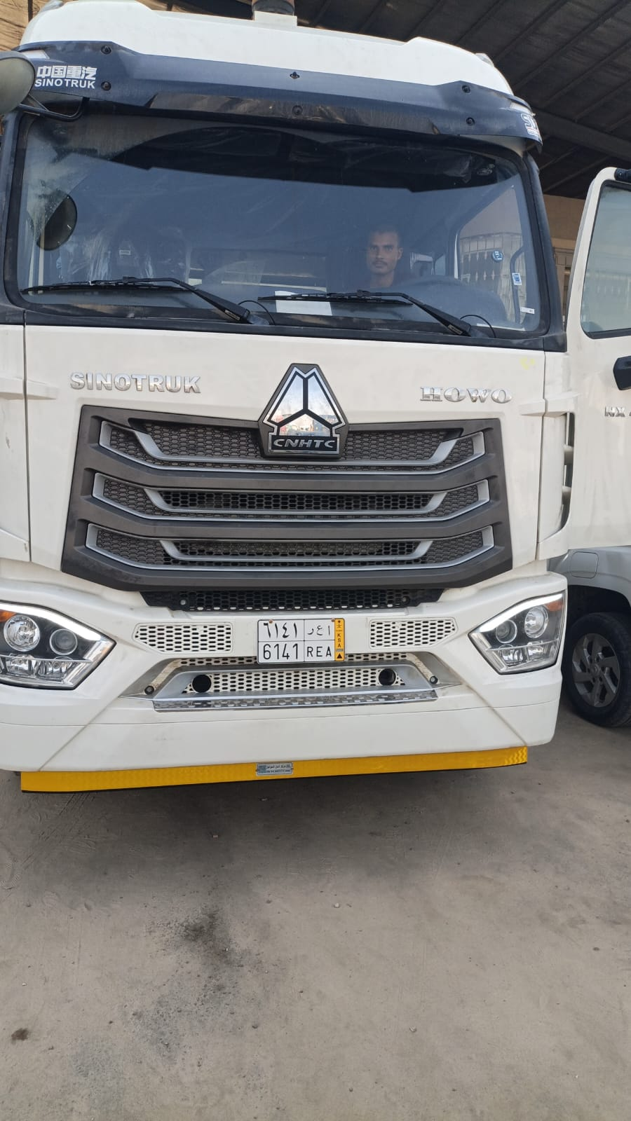 CNHTC truck, plate 6141 REA